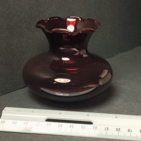 RED GLASS VASE⭐ - Picture 5 of 7
